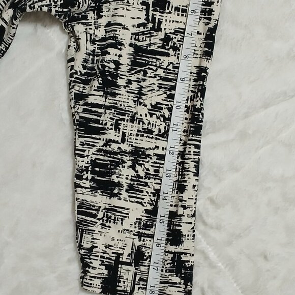 RUBY RD V-NECK PULLOVER, BLACK AND WHITE DESIGN, JEWEL NECK, XL - Picture 8 of 8